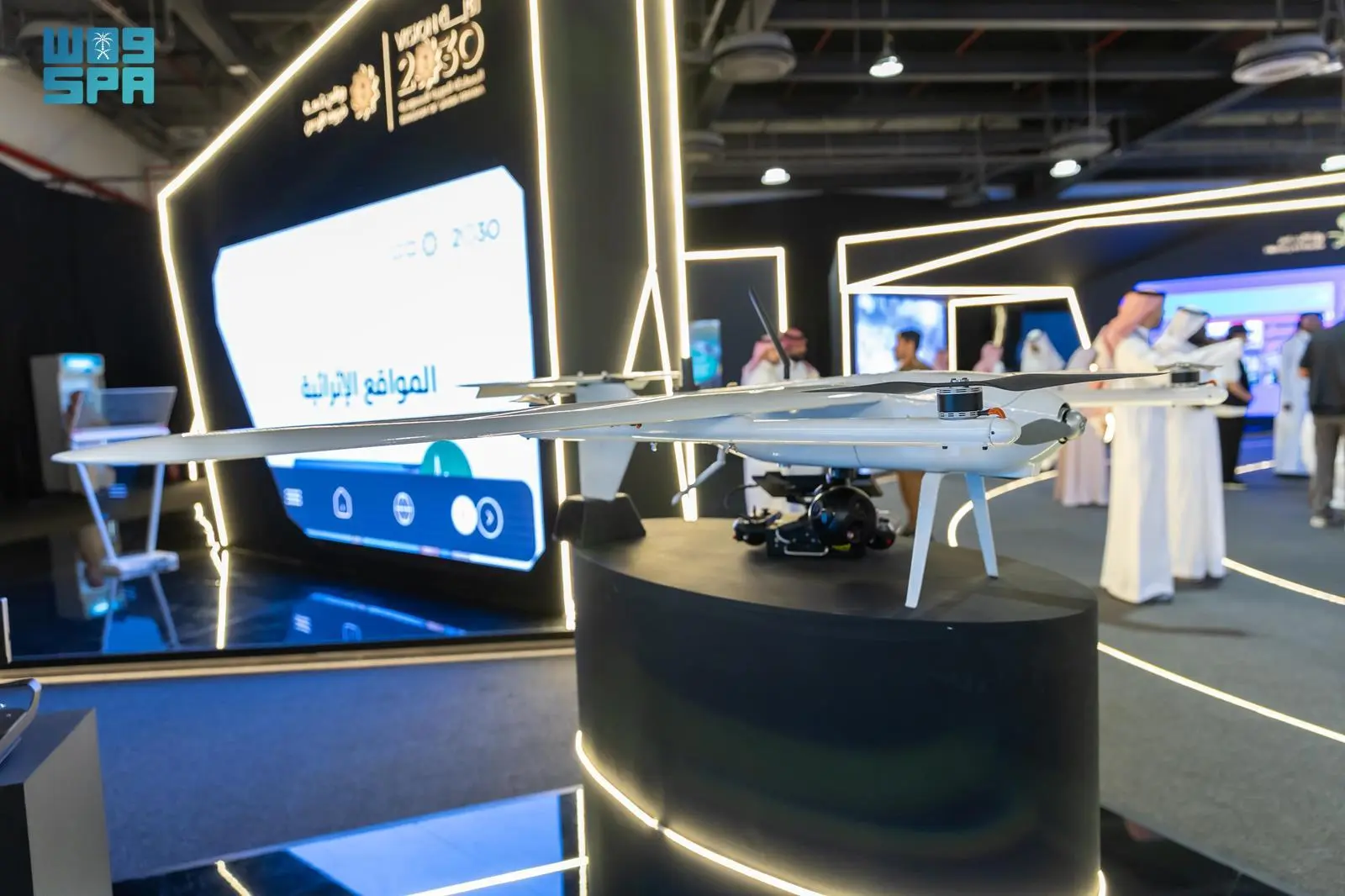 برنامج تطوير وزارة الداخلية يستعرض طائرة دون طيار “الدرون” في جناح الوزارة في معرض ملتقى إعلام الحج