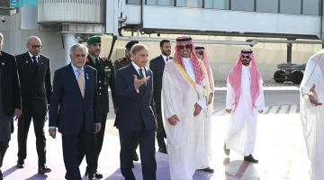 رئيس وزراء باكستان يغادر جدة