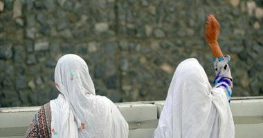حجاج بيت الله الحرام يرمون الجمرات الثلاث فى أول أيام التشريق (فيديو)