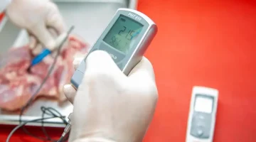 #تبوك .. إتلاف (69) كجم من الأغذية غير الصالحة للاستهلاك و(23) لترًا من الزيوت