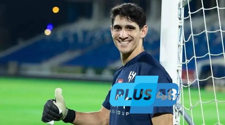 ياسين بونو يكشف عن تشكيله المثالي لأفضل لاعبي القارة الإفريقية.. صلاح في الهجوم وميندي الحارس المفضل